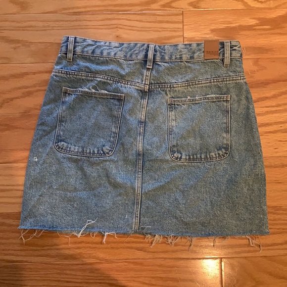 Large jean skirt from Zara - Picture 2 of 3